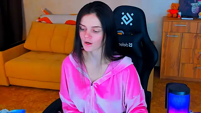 Lora Cain online show from 01/18/25, 04:10