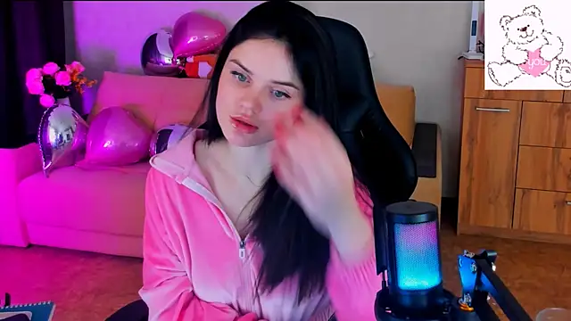 Lora Cain online show from 02/22/25, 01:57