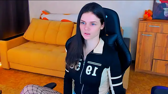 Lora Cain online show from 01/17/25, 05:21