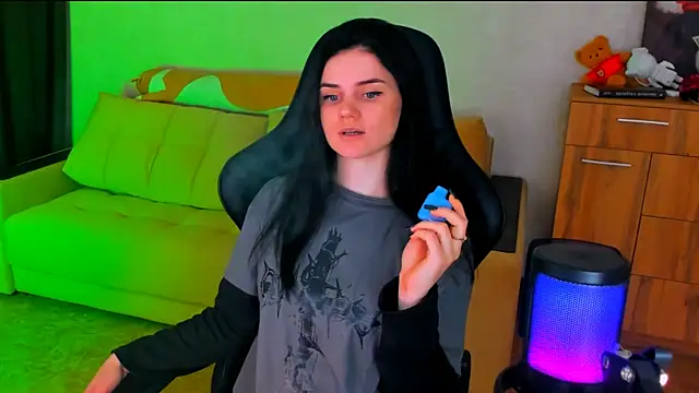 Lora Cain online show from 02/10/25, 06:03