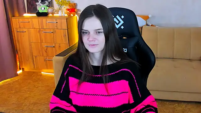 Lora Cain online show from 12/09/24, 03:44