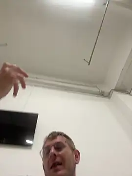 adrian90bi11 online show from 04/29/26, 03:16