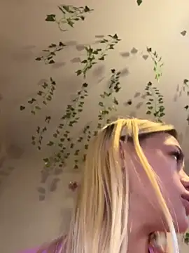 Snapshot of -Sexy_Barbie- chatting on 11/10/25, 03:00 -Sexy Barbie- online show from 11/10/25, 03:00