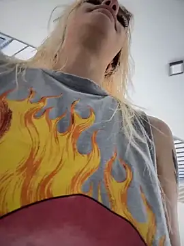 Snapshot of -Sexy_Barbie- chatting on 12/17/25, 02:38 -Sexy Barbie- online show from 12/17/25, 02:38