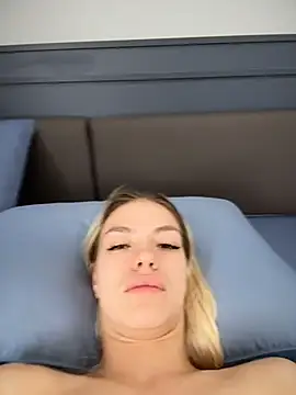 Snapshot of -Sexy_Barbie- chatting on 12/19/25, 05:54 -Sexy Barbie- online show from 12/19/25, 05:54