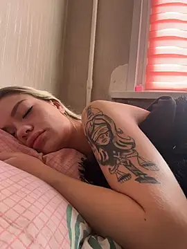 Snapshot of -Sexy_Barbie- chatting on 11/14/25, 04:49 -Sexy Barbie- online show from 11/14/25, 04:49