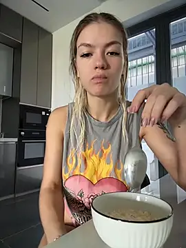 Snapshot of -Sexy_Barbie- chatting on 12/16/25, 02:16 -Sexy Barbie- online show from 12/16/25, 02:16