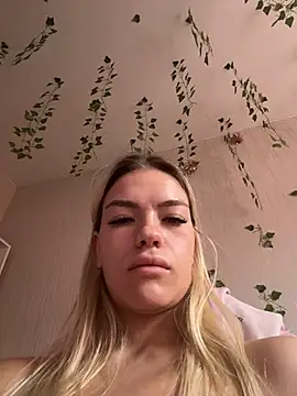 Snapshot of -Sexy_Barbie- chatting on 10/29/25, 03:27 -Sexy Barbie- online show from 10/29/25, 03:27