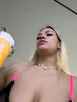 Snapshot of -Sexy_Barbie- chatting on 11/24/25, 05:40 -Sexy Barbie- online show from 11/24/25, 05:40