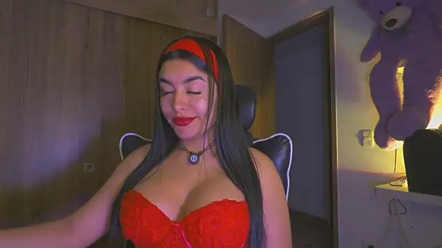 Snapshot of Layla_Nicols chatting on 07/12/26, 03:18 Layla Nicols online show from 07/12/26, 03:18