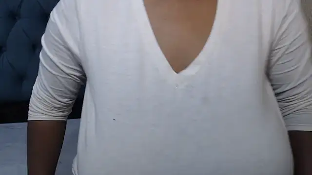 Snapshot of FlavoredNia chatting on 03/04/25, 03:15 FlavoredNia online show from 03/04/25, 03:15