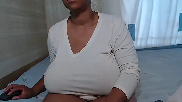 Snapshot of FlavoredNia chatting on 03/06/25, 04:41 FlavoredNia online show from 03/06/25, 04:41