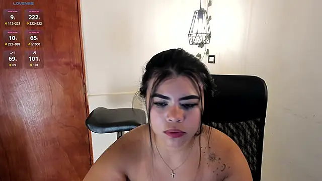 Snapshot of aitana-purple chatting on 10/19/25, 06:21 aitana-purple online show from 10/19/25, 06:21