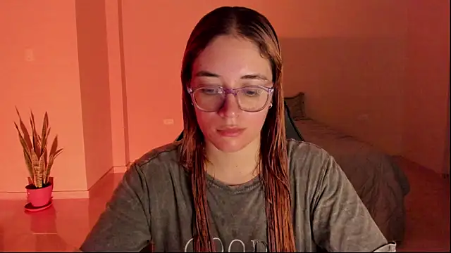 Snapshot of atenas_05_ chatting on 02/14/26, 10:43 atenas 05 online show from 02/14/26, 10:43