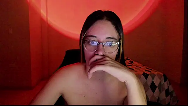 Snapshot of atenas_05_ chatting on 10/08/25, 09:22 atenas 05 online show from 10/08/25, 09:22