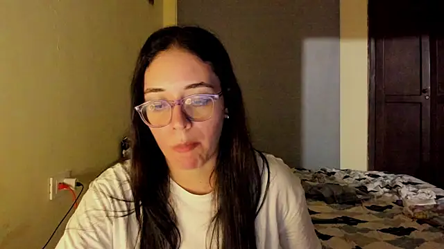 Snapshot of atenas_05_ chatting on 06/06/26, 11:43 atenas 05 online show from 06/06/26, 11:43