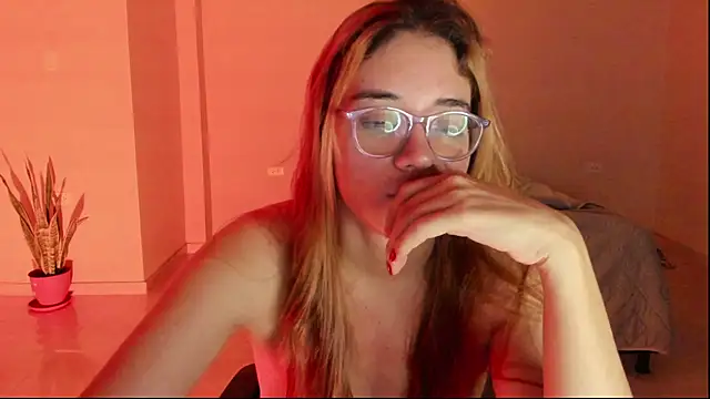 Snapshot of atenas_05_ chatting on 03/02/26, 09:27 atenas 05 online show from 03/02/26, 09:27