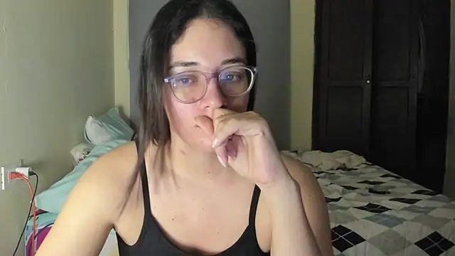 Snapshot of atenas_05_ chatting on 06/14/26, 06:03 atenas 05 online show from 06/14/26, 06:03