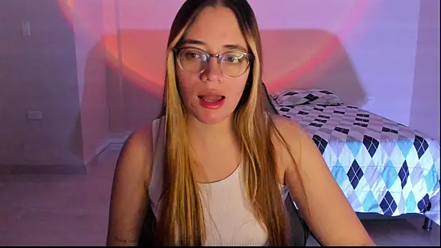 Snapshot of atenas_05_ chatting on 09/20/25, 09:47 atenas 05 online show from 09/20/25, 09:47