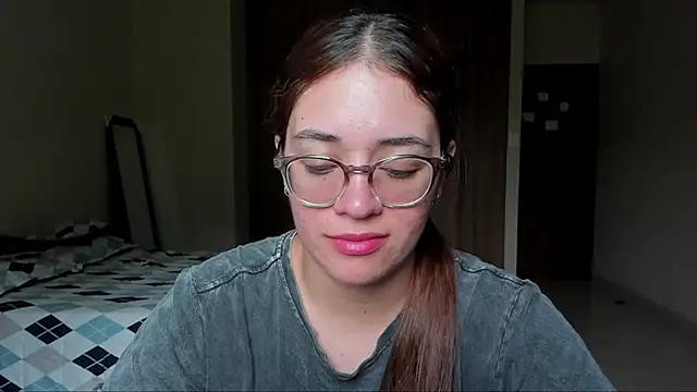 Snapshot of atenas_05_ chatting on 02/11/25, 06:55 atenas 05 online show from 02/11/25, 06:55