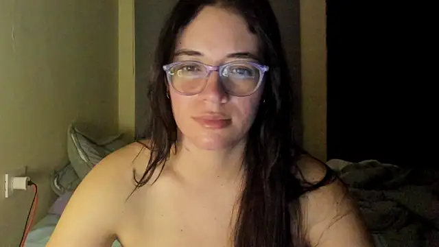 Snapshot of atenas_05_ chatting on 06/21/26, 09:26 atenas 05 online show from 06/21/26, 09:26