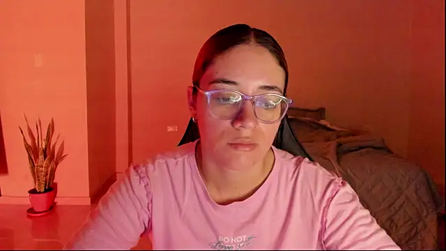 Snapshot of atenas_05_ chatting on 02/19/26, 09:28 atenas 05 online show from 02/19/26, 09:28