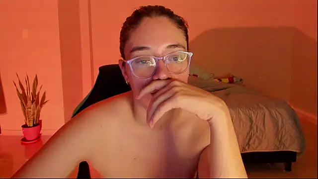 Snapshot of atenas_05_ chatting on 02/22/26, 09:44 atenas 05 online show from 02/22/26, 09:44