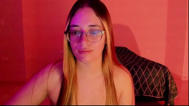 Snapshot of atenas_05_ chatting on 09/16/25, 09:21 atenas 05 online show from 09/16/25, 09:21