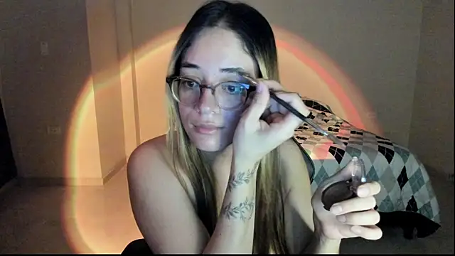 Snapshot of atenas_05_ chatting on 10/02/25, 06:39 atenas 05 online show from 10/02/25, 06:39