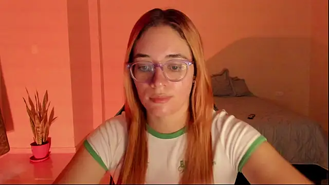 Snapshot of atenas_05_ chatting on 02/15/26, 09:36 atenas 05 online show from 02/15/26, 09:36