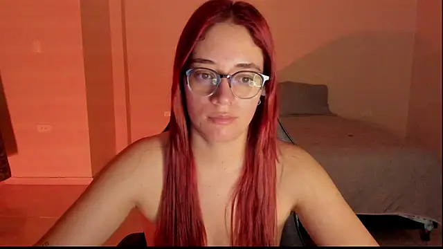 Snapshot of atenas_05_ chatting on 12/22/25, 09:31 atenas 05 online show from 12/22/25, 09:31