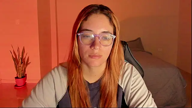 Snapshot of atenas_05_ chatting on 02/21/26, 09:33 atenas 05 online show from 02/21/26, 09:33