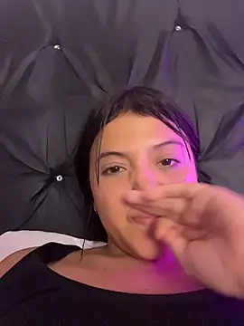 Snapshot of alisson_carolina73 chatting on 02/08/26, 11:35 alisson carolina73 online show from 02/08/26, 11:35