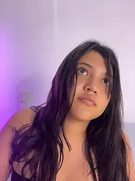 Snapshot of alisson_carolina73 chatting on 04/25/26, 02:03 alisson carolina73 online show from 04/25/26, 02:03