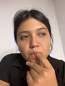 Snapshot of alisson_carolina73 chatting on 05/23/26, 12:53 alisson carolina73 online show from 05/23/26, 12:53