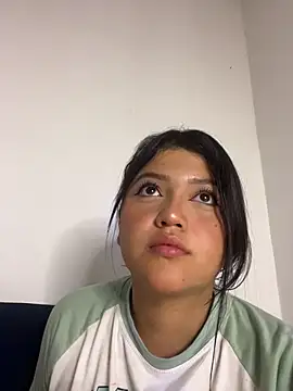 Snapshot of alisson_carolina73 chatting on 05/30/26, 03:24 alisson carolina73 online show from 05/30/26, 03:24