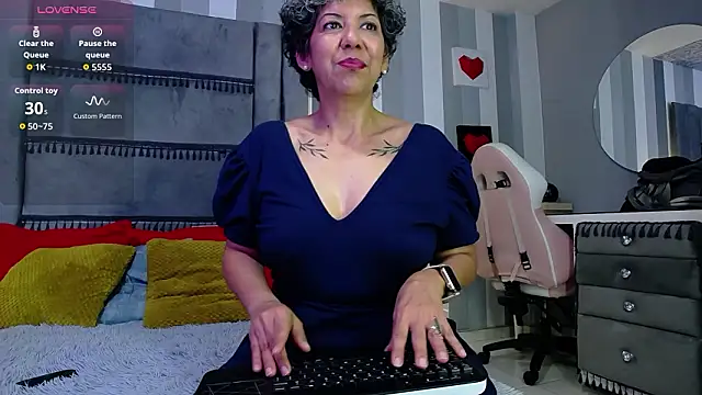 Julianewell online show from 03/10/26, 12:31