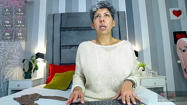 Julianewell online show from 10/16/25, 12:35