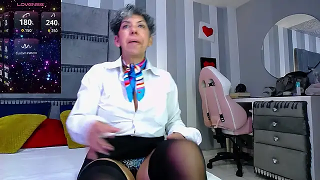 Snapshot of Julianewell chatting on 06/09/26, 12:28 Julianewell online show from 06/09/26, 12:28