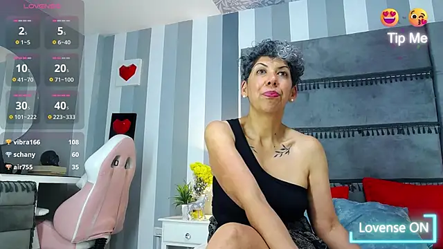 Julianewell online show from 03/12/25, 03:51