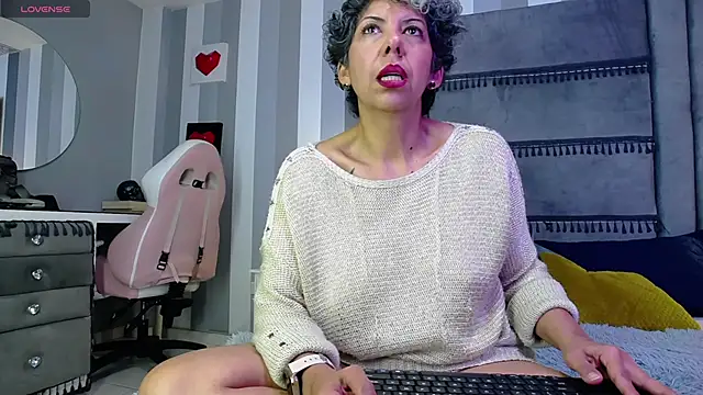 Snapshot of Julianewell chatting on 02/27/26, 12:38 Julianewell online show from 02/27/26, 12:38