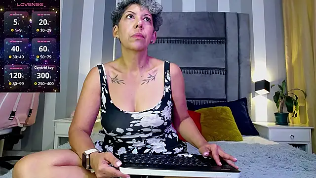 Snapshot of Julianewell chatting on 05/23/26, 12:15 Julianewell online show from 05/23/26, 12:15