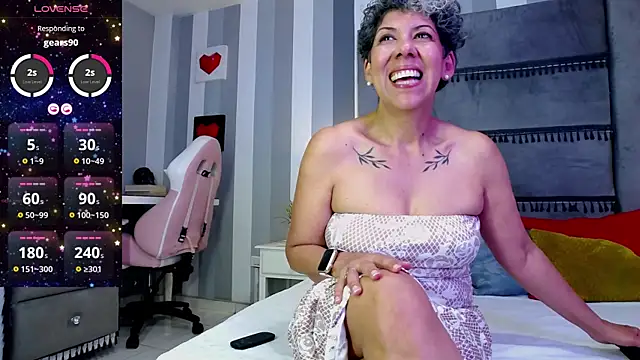 Julianewell online show from 04/14/26, 12:32