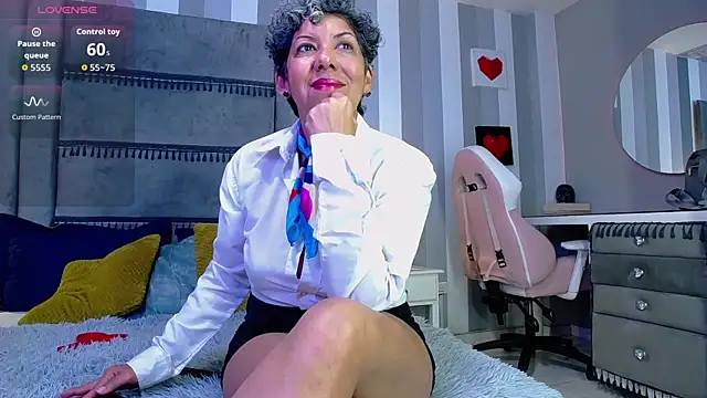 Snapshot of Julianewell chatting on 01/13/26, 12:20 Julianewell online show from 01/13/26, 12:20