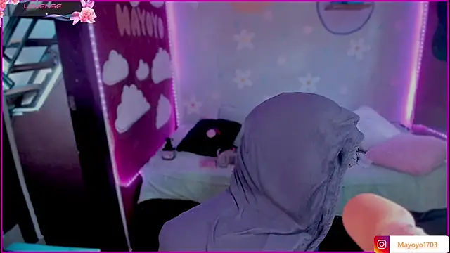 kiki cavilll online show from 12/18/25, 02:32