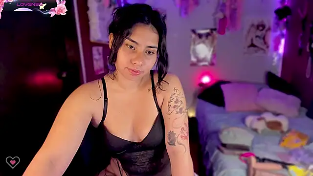 Snapshot of kiki_cavilll chatting on 02/15/25, 01:21 kiki cavilll online show from 02/15/25, 01:21