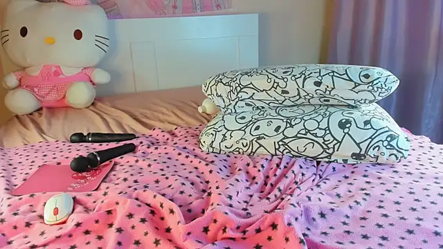 kuraii1  online show from 10/17/25, 02:04