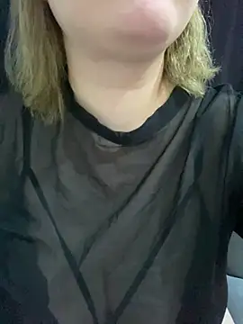 Snapshot of cansuozell chatting on 02/18/25, 12:06 cansuozell online show from 02/18/25, 12:06