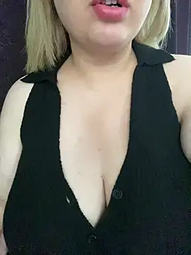 Snapshot of cansuozell chatting on 02/14/25, 11:53 cansuozell online show from 02/14/25, 11:53