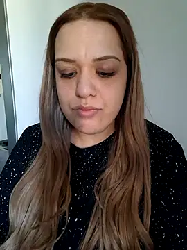 Snapshot of cansuozell chatting on 10/13/25, 12:40 cansuozell online show from 10/13/25, 12:40